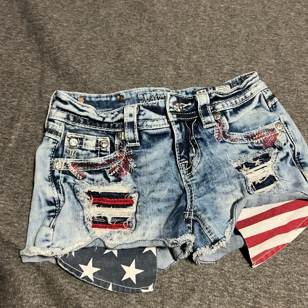 Miss Me Signature Short American Flag Distressed Denim Cutoffs Blue Size 25